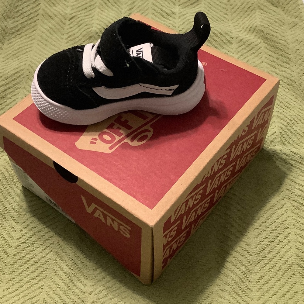 Vans Baby Black and White Walkers
